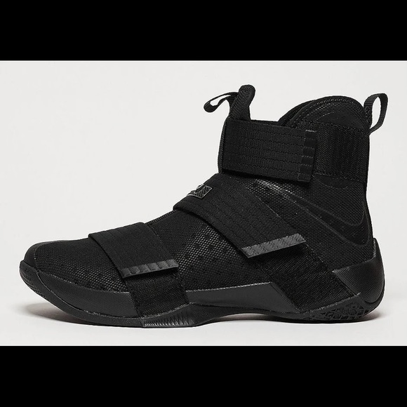lebron soldier 11 triple black